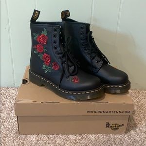 Dr. Martens Vonda Floral boots